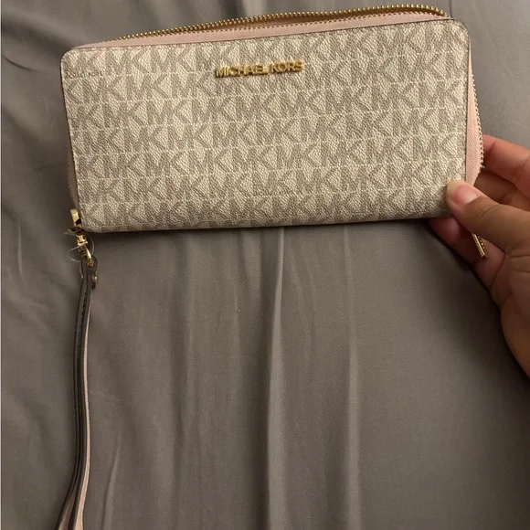 MICHAEL Michael Kors Beige Signature Logo Crossbody Wristlet with Gold Hardware s-l400.jpg main image 3